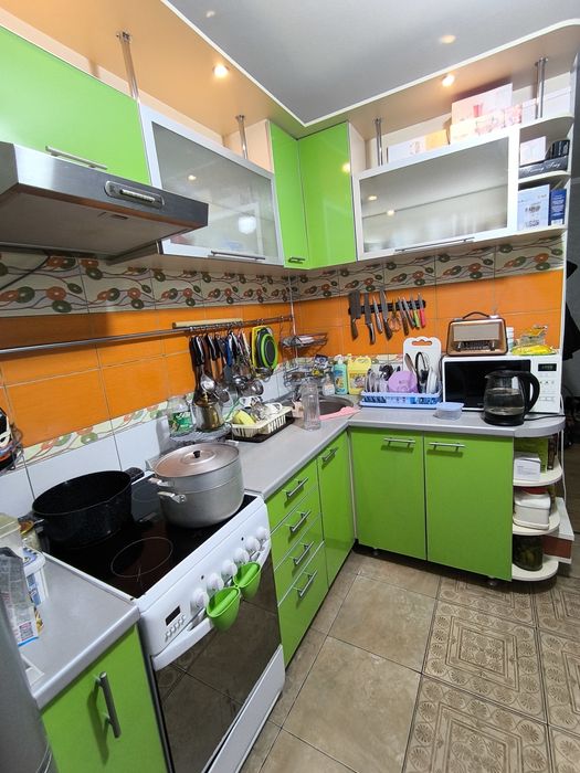 Продам кухонный гарнитур Г-образный-образный, в отличном состоянии, не