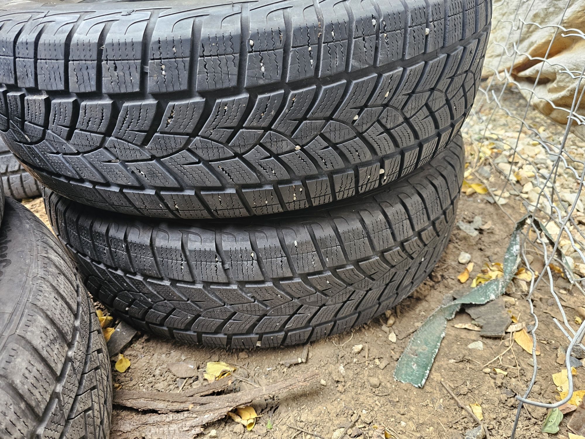 4 anvelope 215/70R16  iarna (2 ca si noi)