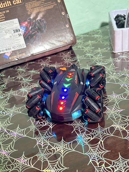 Masinuta telecomanda si gesturi