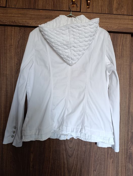 Продаётся джинсовая куртка