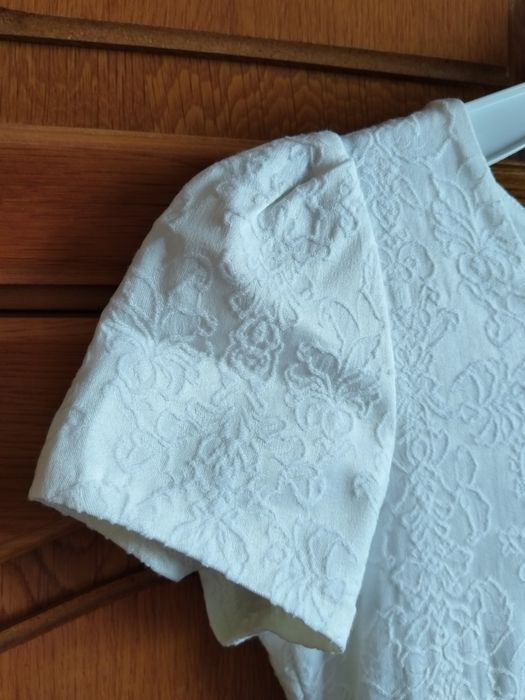 Rochiță albă în stare perfectă