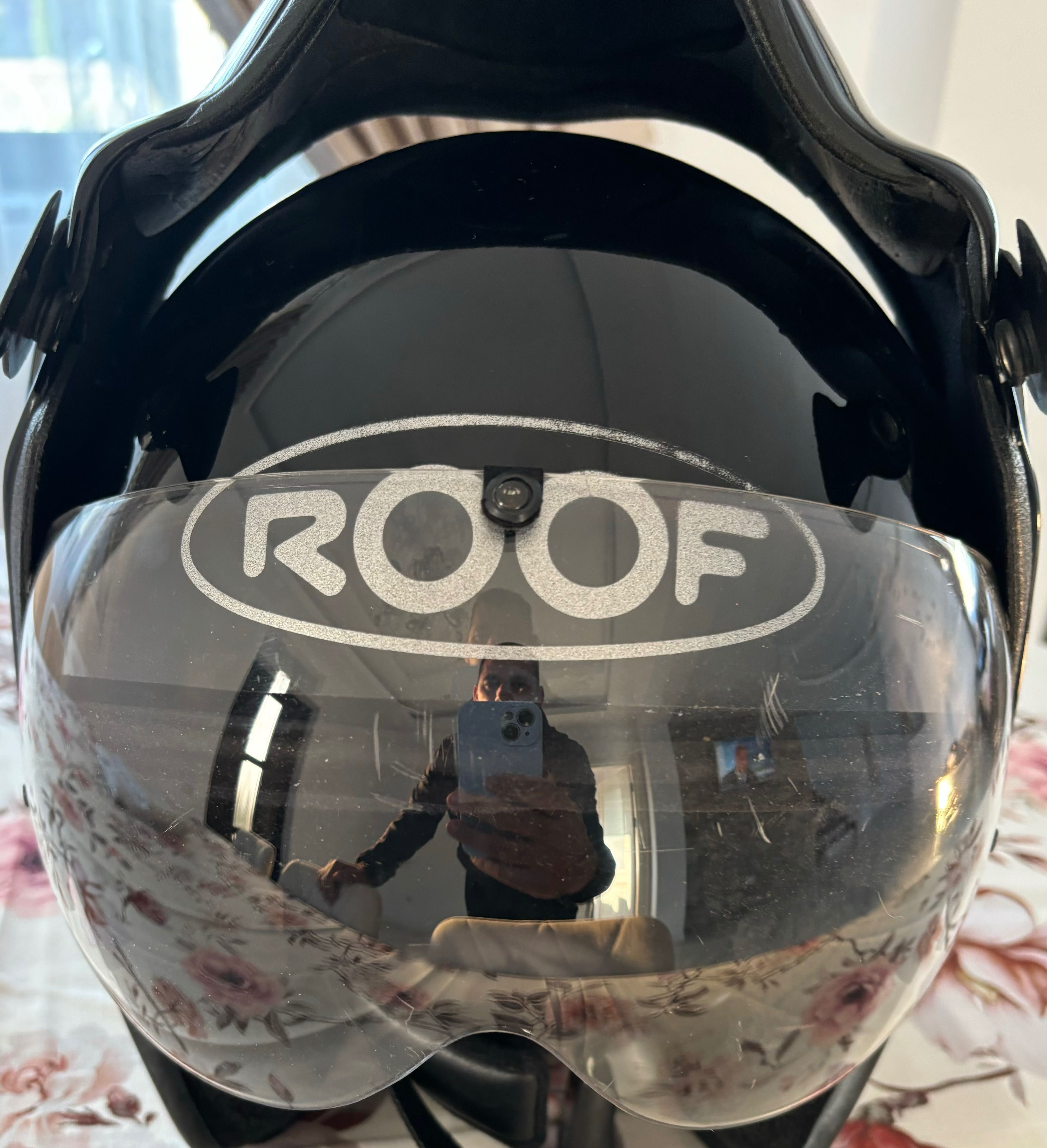 Vând cască roof boxer