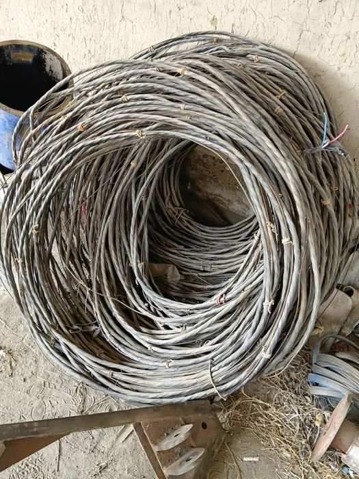 Kabel 10 -lik  b-u 1 yil ishlagan 1metr -8mingdan