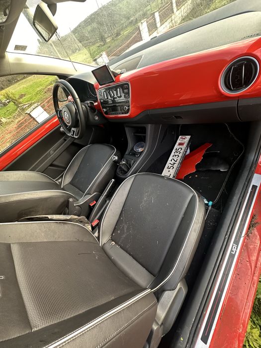 Volkswagen UP - цяла или на части