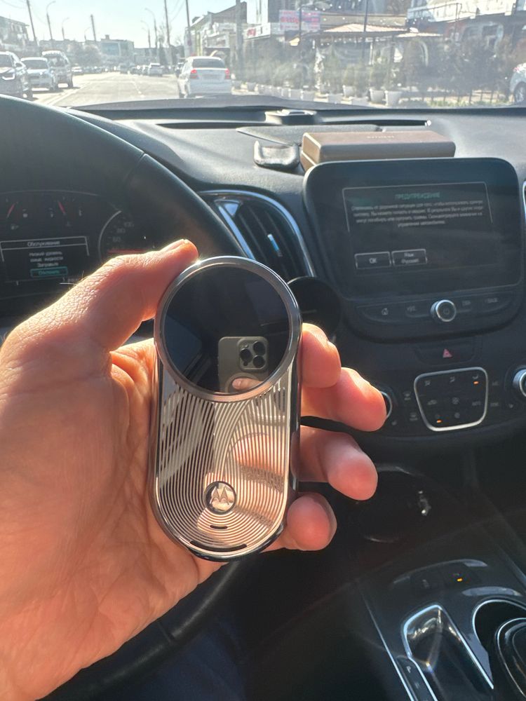 Motorola  Aura R1
