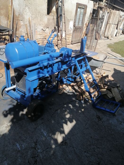 Vînd despicator de lemne motor diesel  Timiș