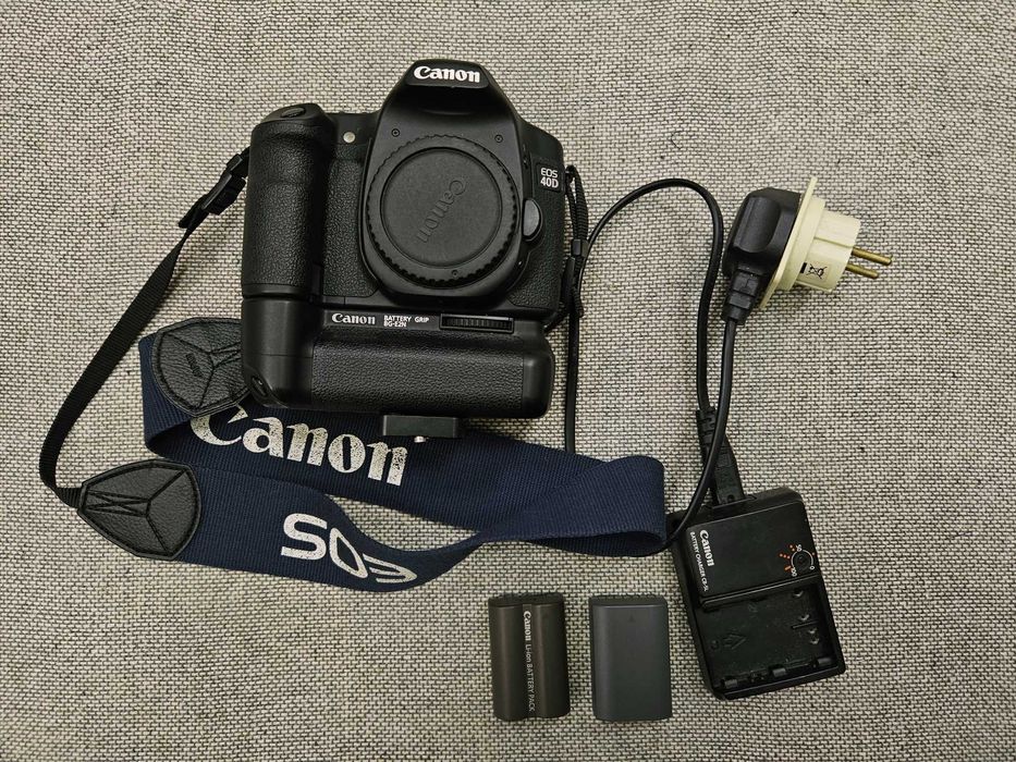 CANON EOS 40D with BG-E2N Battery Grip - x4 батерии - Lowepro чанта