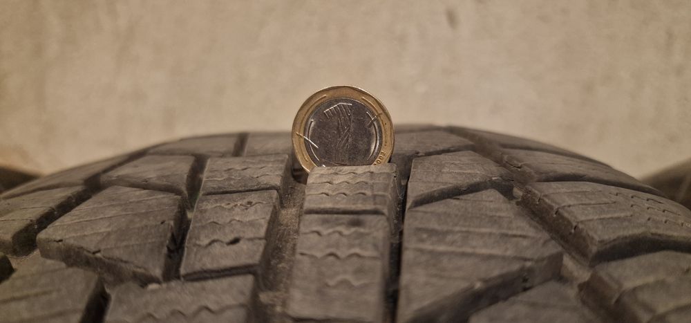 Зимни гуми 215 60 16