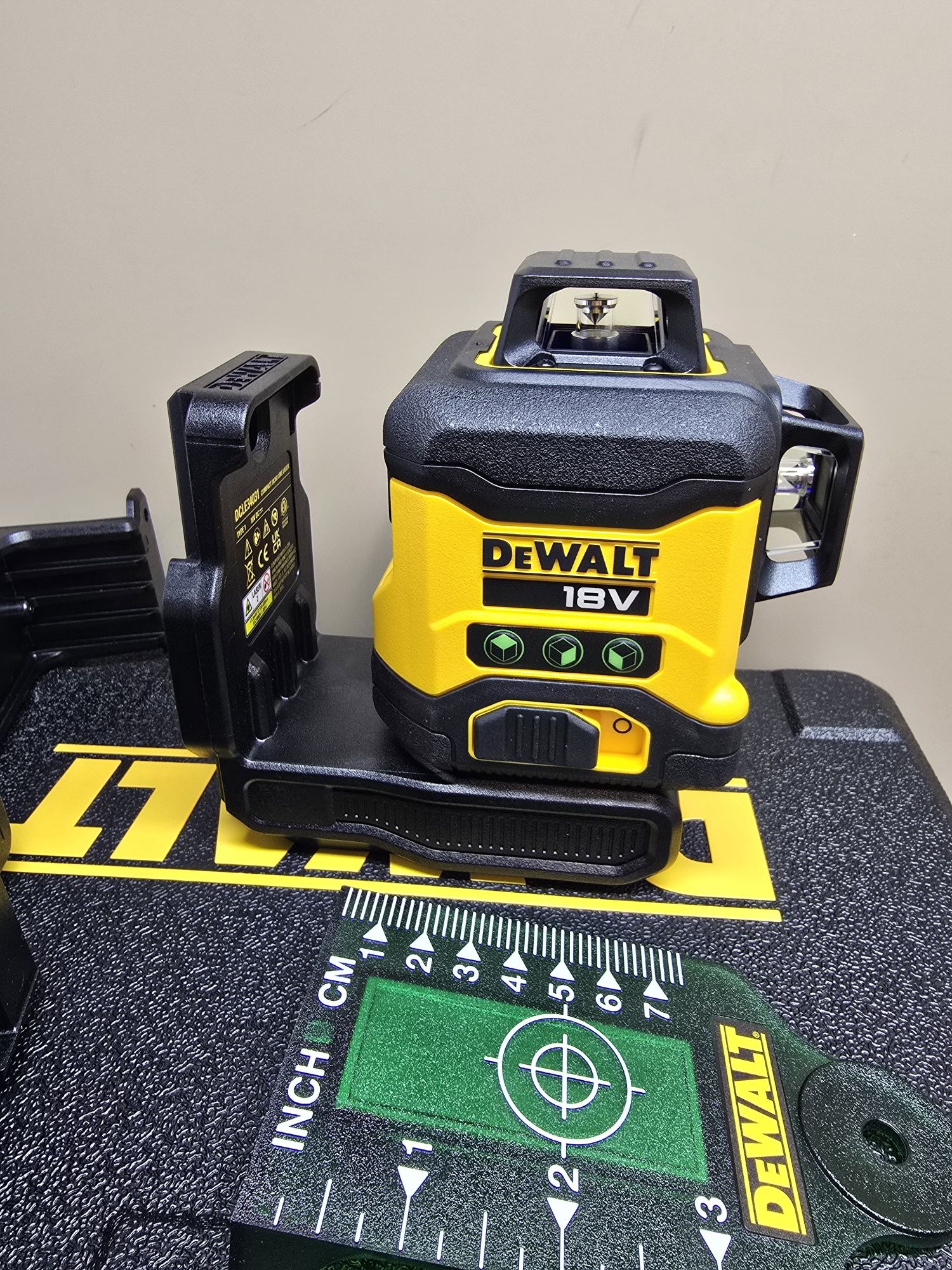 Нов лазерен нивелир DEWALT DCLE34031N