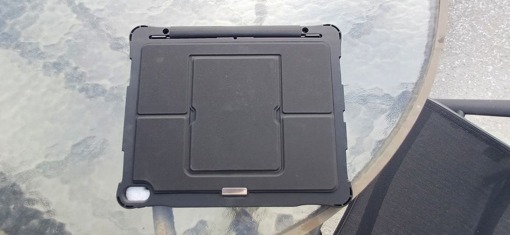 De vanzare husa plus tastatura Bluetooth Ipad