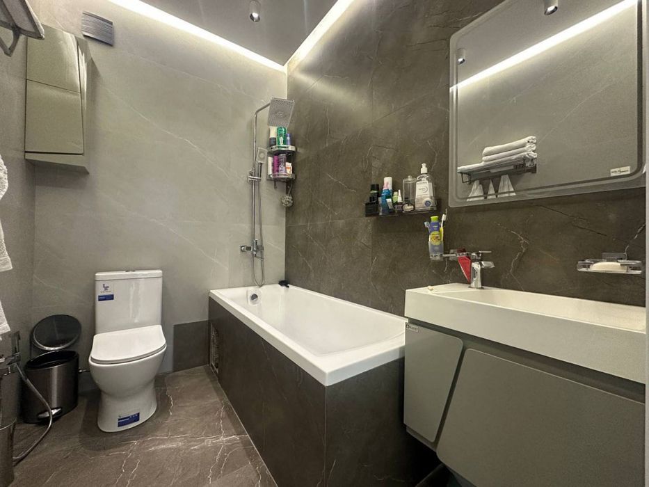 Продаётся КВАРТИРА 3/4/9 на 75м2 ЖК "Dream House" Ор-р: 8 роддом