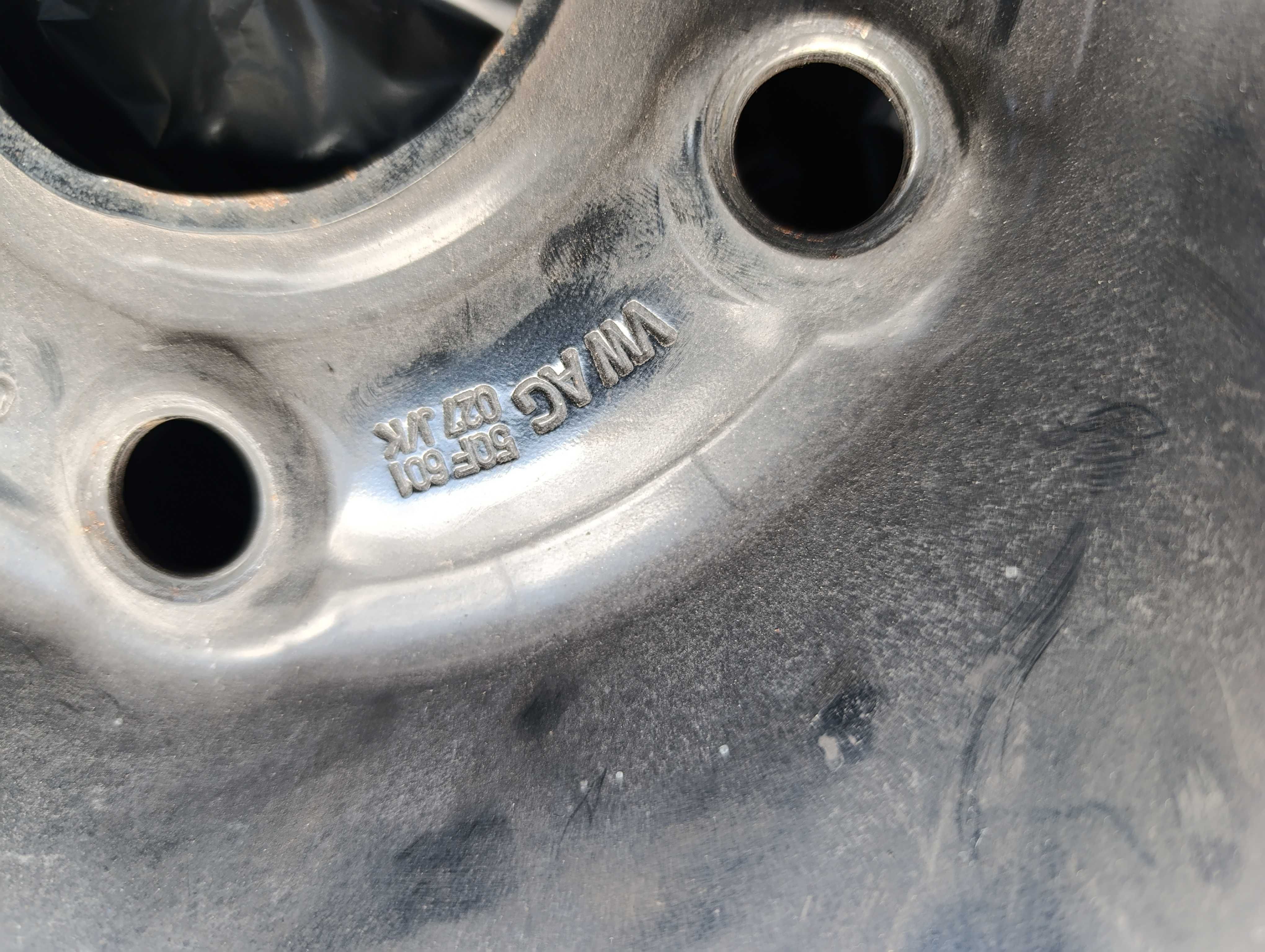 4 бр. оригинални VW стоманени джанти 18", с изправни TPMS сензори.