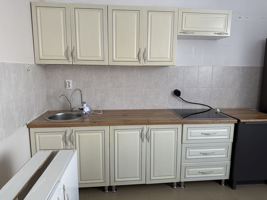 Срочно продам Кухонный мебель