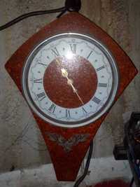 Часы настенные СССР советского периода коричневые
