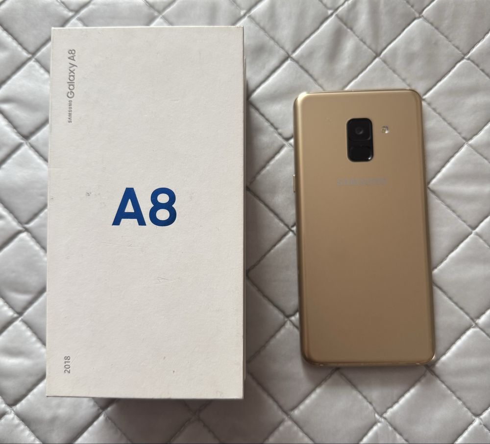 Смартфон SAMSUNG A8