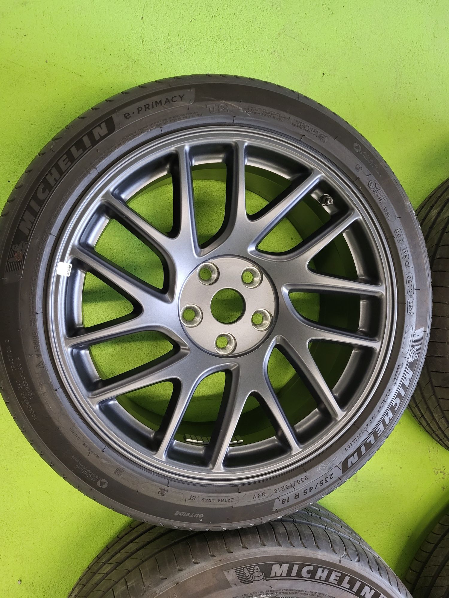 18 5x114.3 Tesla Model 3 235/45/18 Michelin летни гуми 5х114.3 тесла