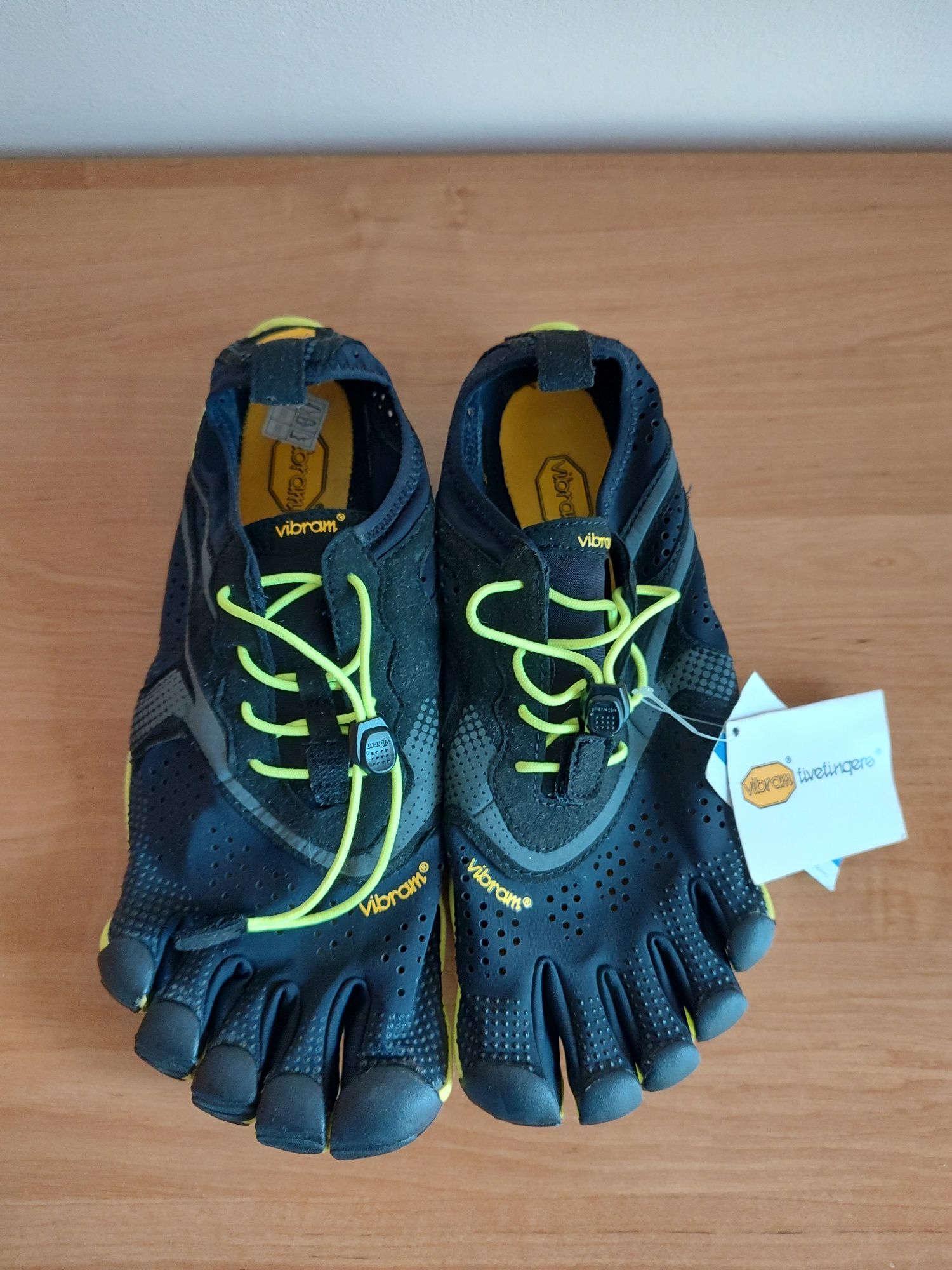 Обувки с пръсти Vibram различен номер