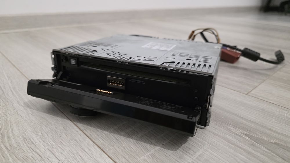 Player auto 1DIN Alpine CDA-137BTI