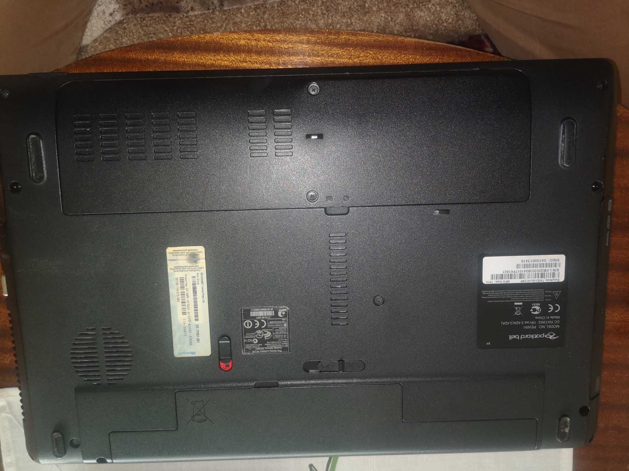 Продавам лаптоп Packard Bell.