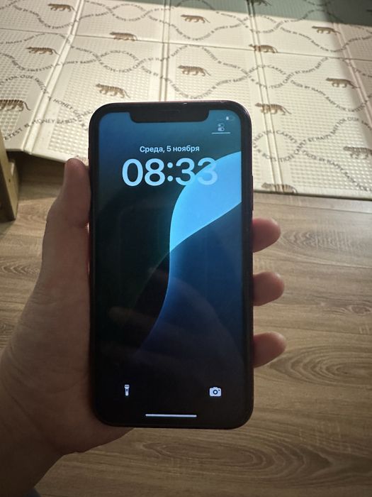 Продаю iPhone XR