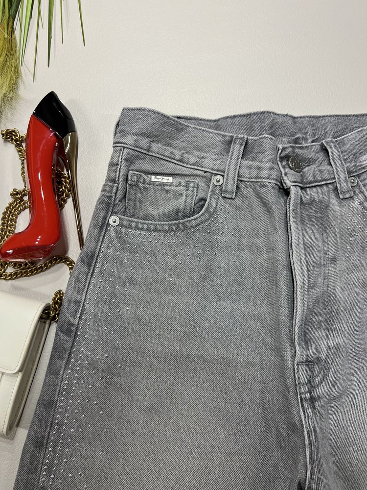 Нови прави сиви дънки панталон pepe jeans guess с капси с камъни