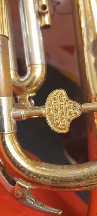 Trompeta model Holton Collegiate, fabricat în Elkhorn, SUA.