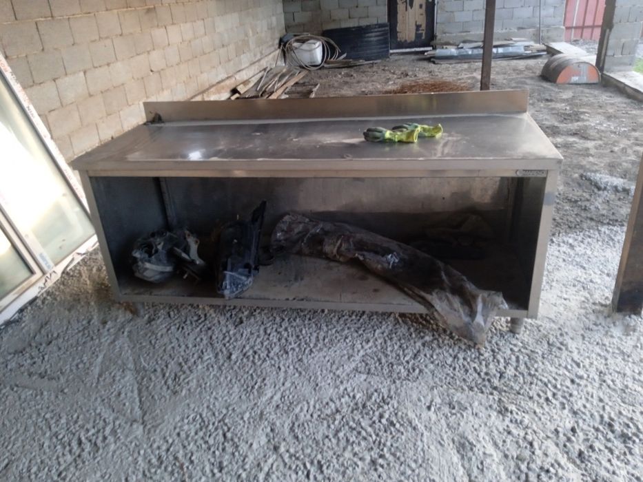 Продается стальной рабочии стол