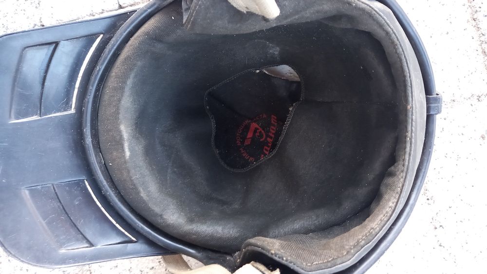 Продавам моторни каски