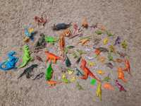 Dinozauri  de cauciuc și plastic