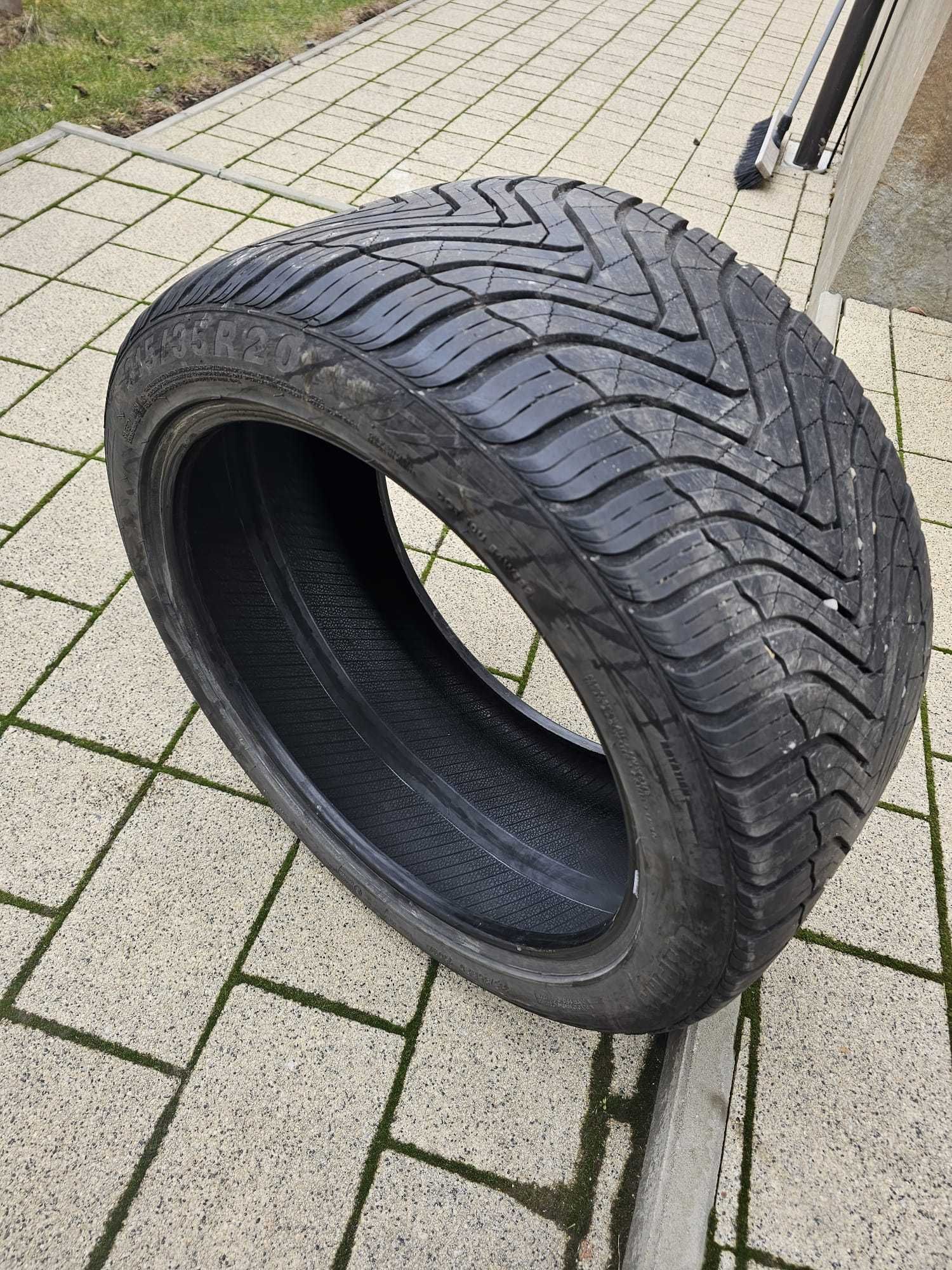 vand 2 anvelope all season Gripmax - una 315/35R20 si una 275/40R20