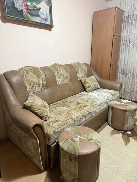 Vand set , canapea , plus 2 tabureti, este la erajul 4, nu asigur tra