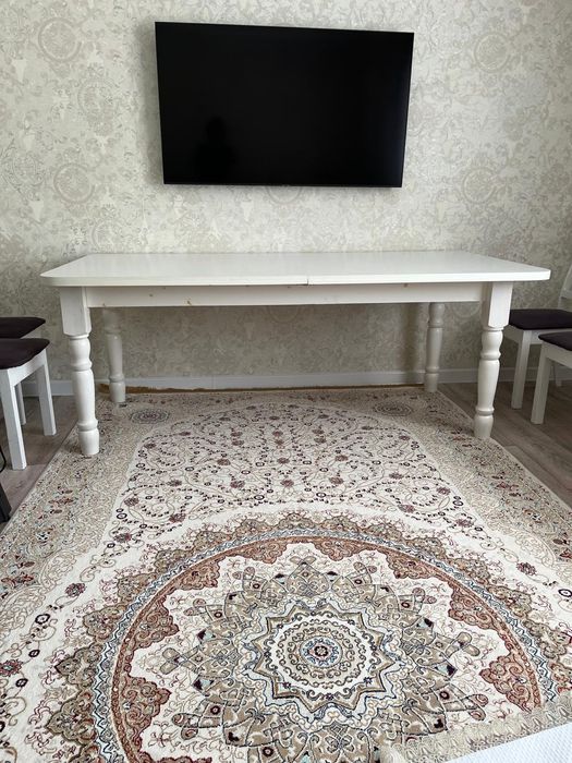 Продам стол  для гостиной