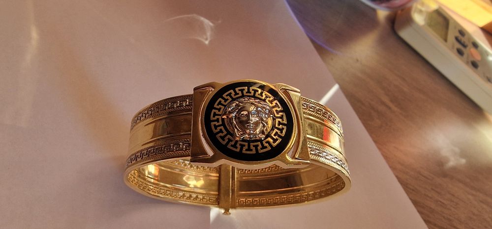 Златна гривна Versace