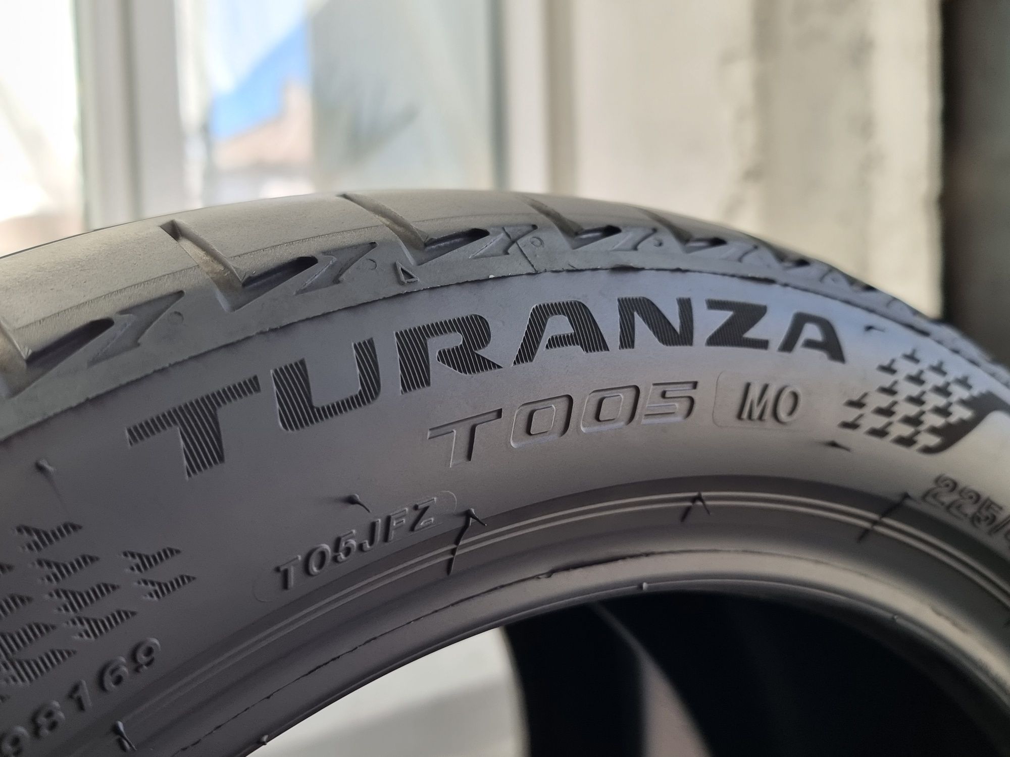 225/45/18 Bridgestone 2Броя: 160лв 6.5мм