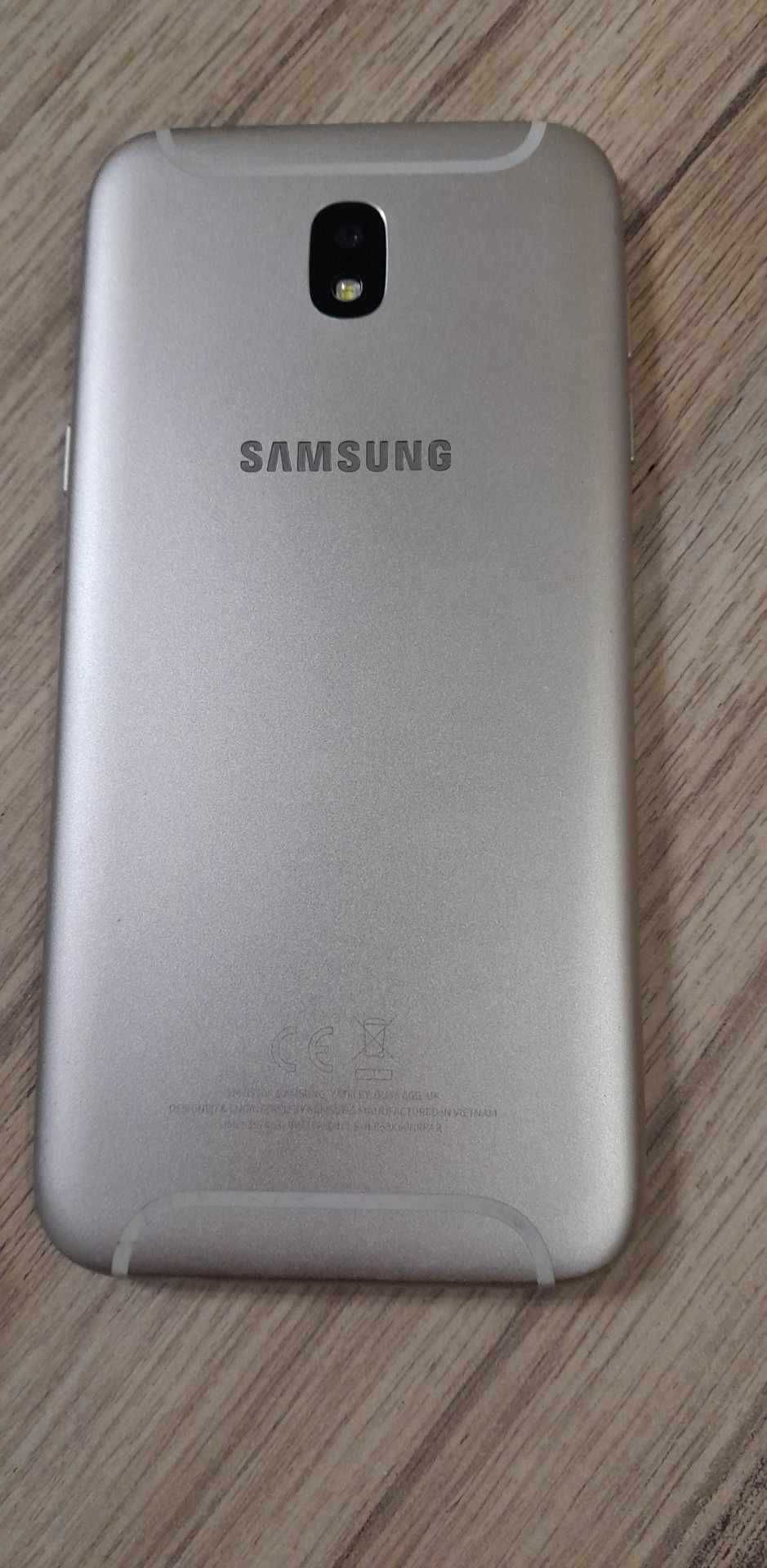 Телефон  Samsung  J5
