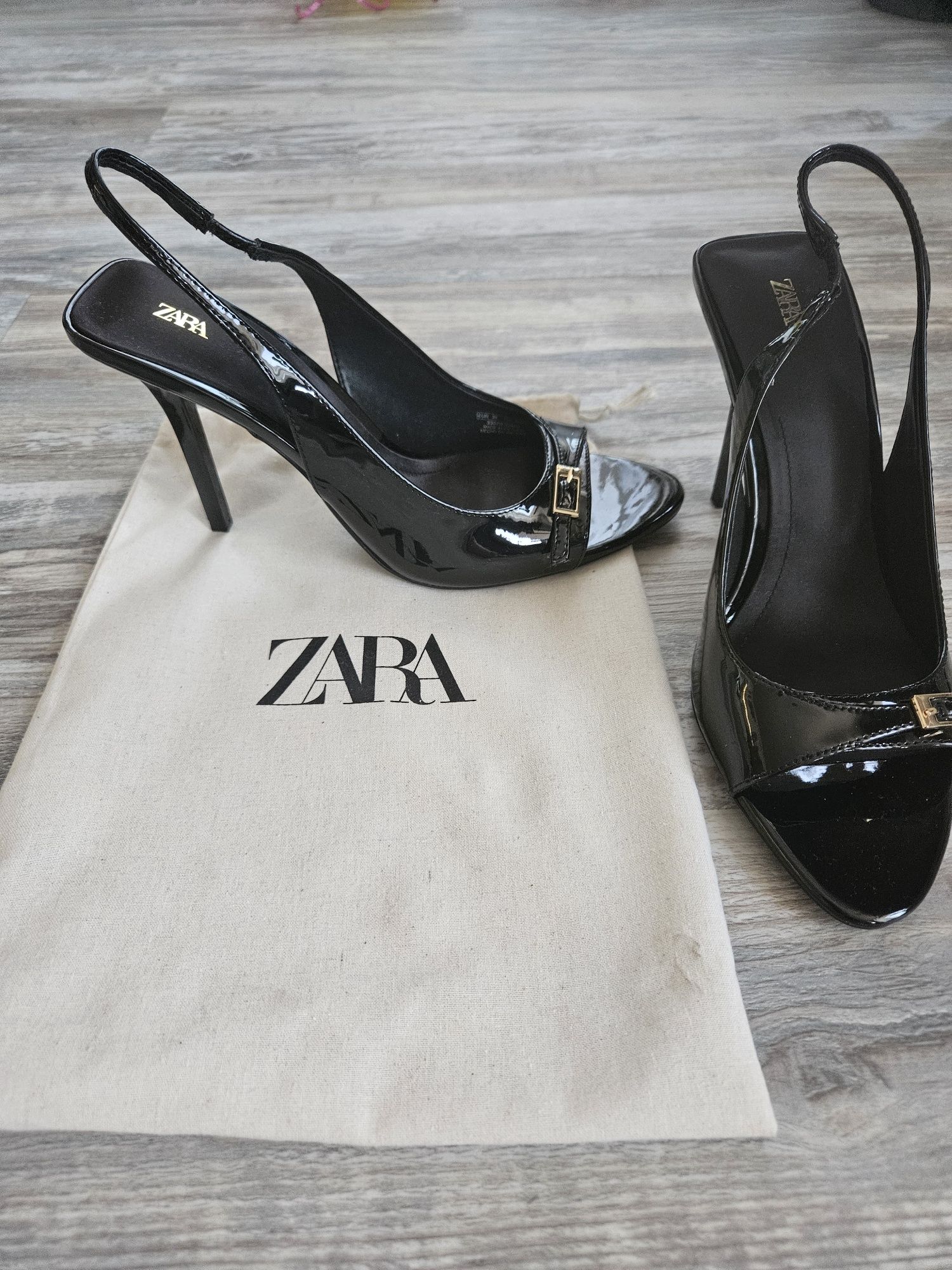 Сандали на ток Zara