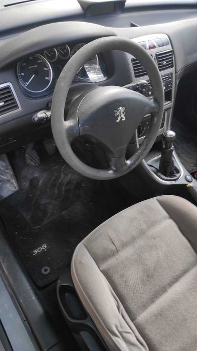 Продавам автомобил Peugeot 307