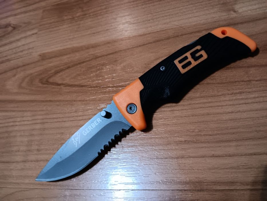 Vand unealta de colectie Gerber Bear Grylls noua