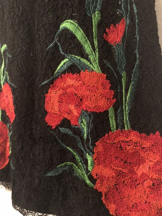 Rochie  cu maci, scurta, cu maneca din dantela - foarte frumoasa