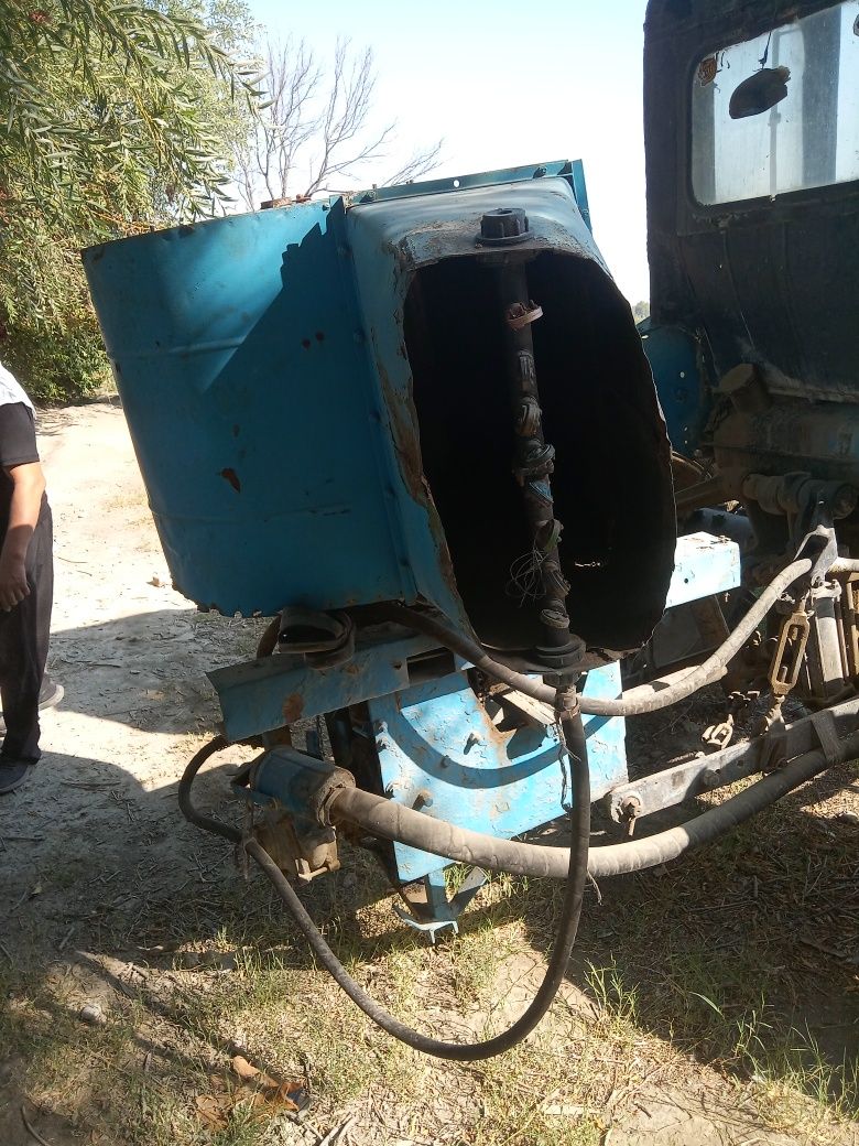 Ovx 28 traktor Sotiladi