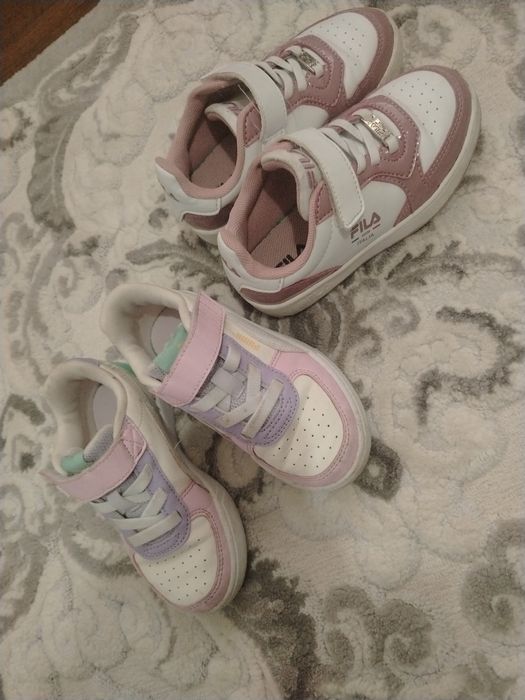 Vând adidași fetița încălțați de câteva ori, în stare buna.!