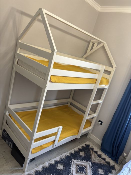 Детская двухярусная кровать