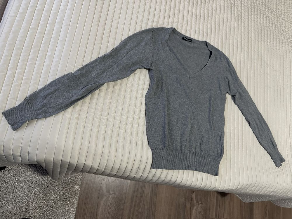 Сив пуловер - в добро състояние