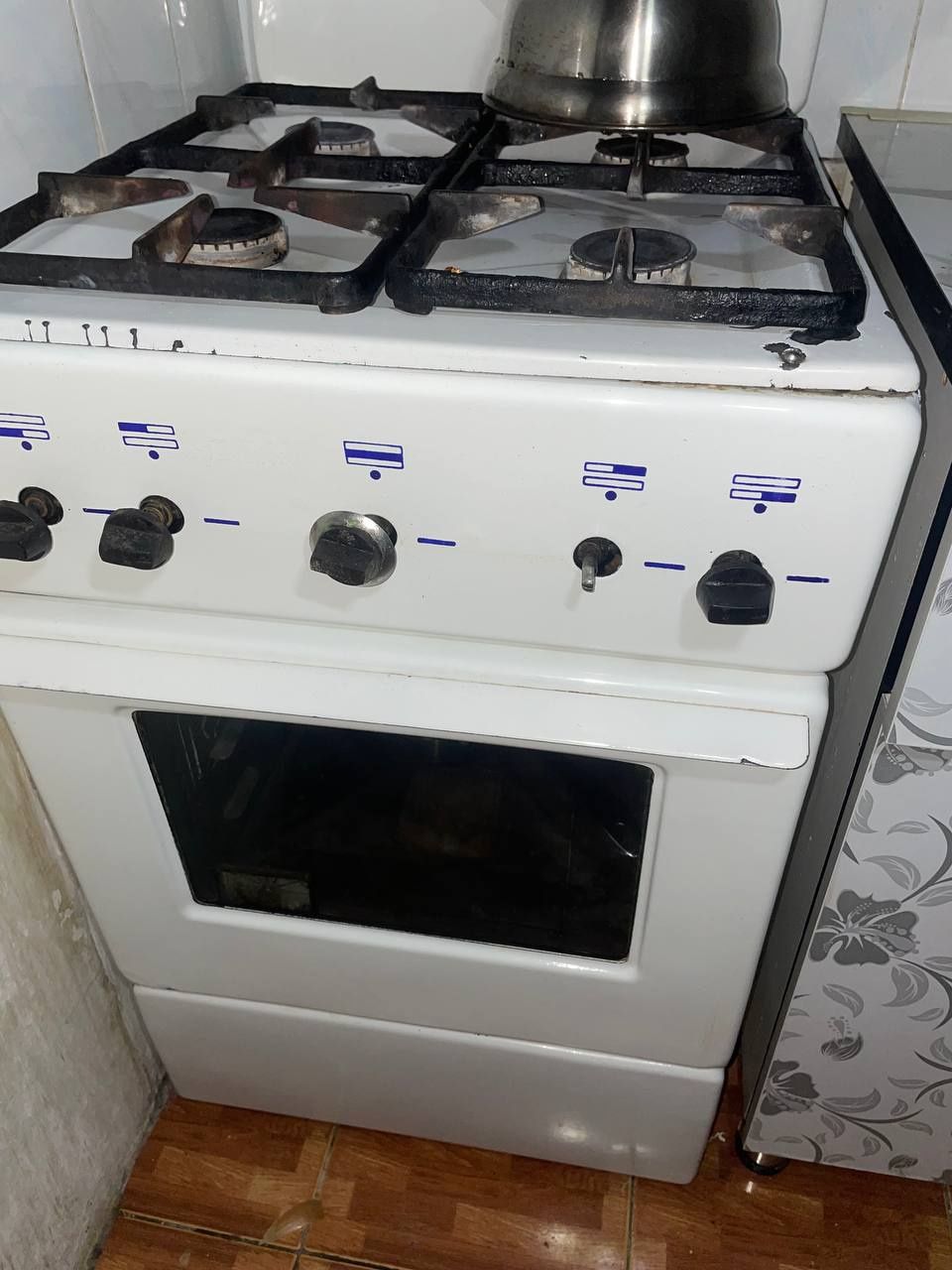 Haladilnik va gaz plita sotiladi