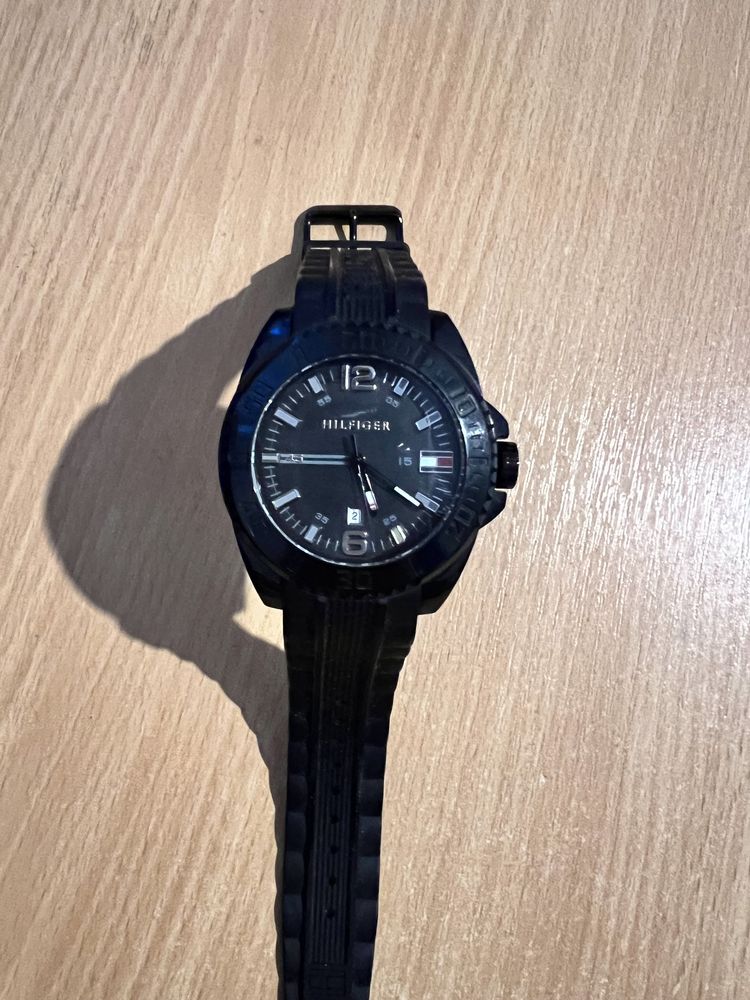 Часовник Tommy Hilfiger