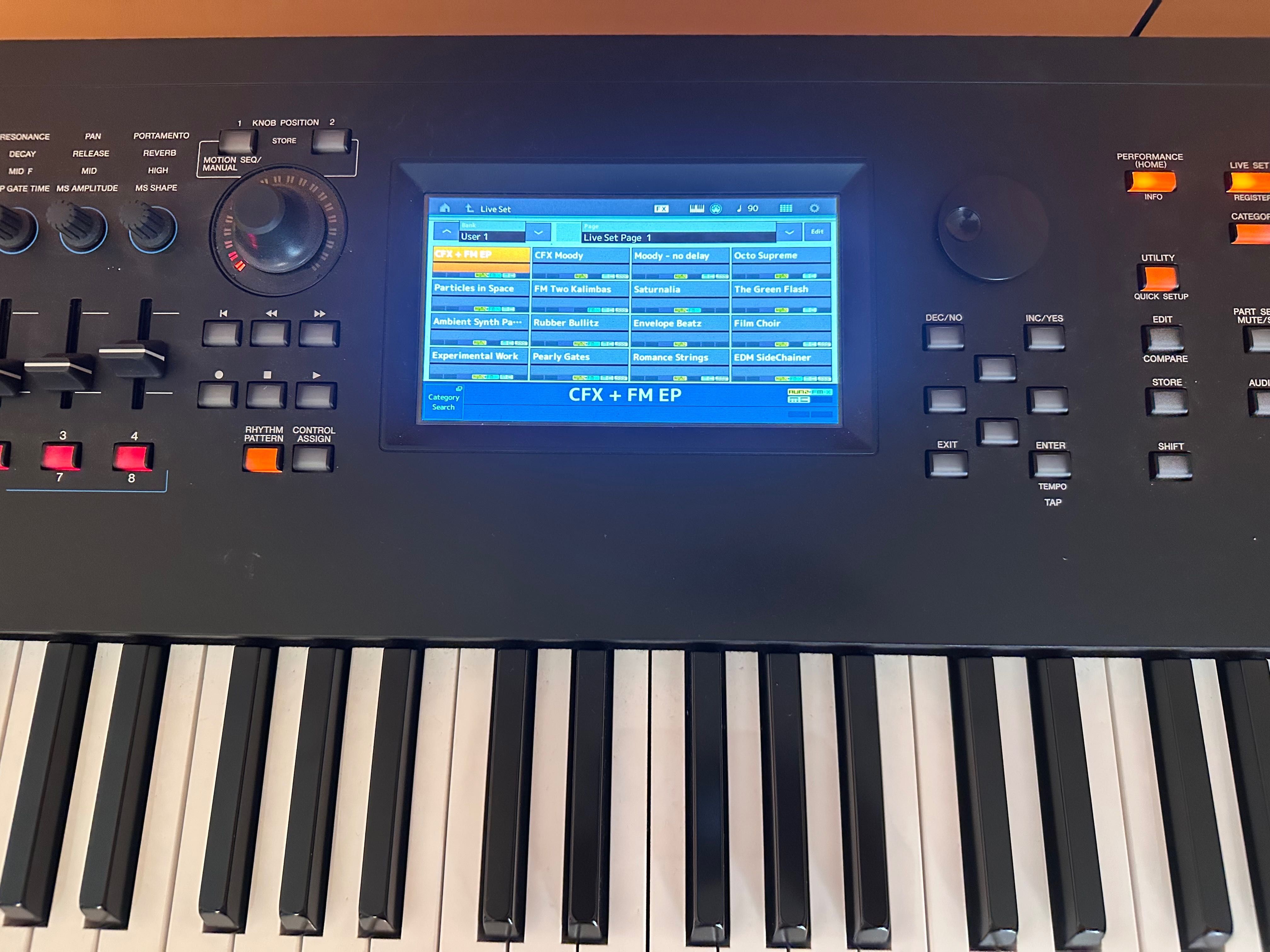 Електрическо пиано Yamaha MODX8+ работна станция