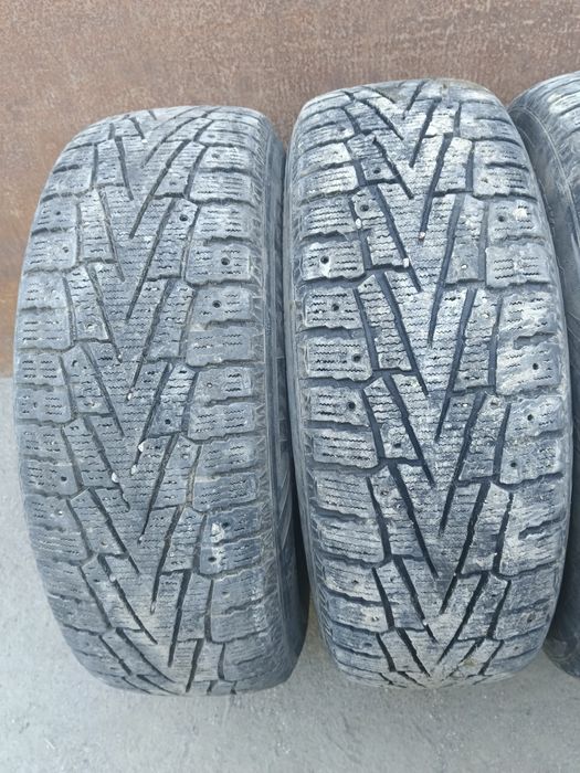 Зимний шины 235/65 R17