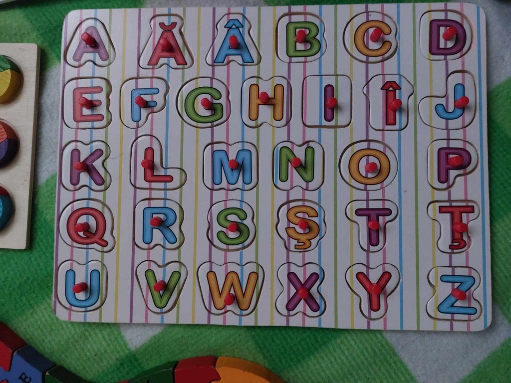 Lot de jucarii lemn şi puzzle, alfabet, forme geometrice