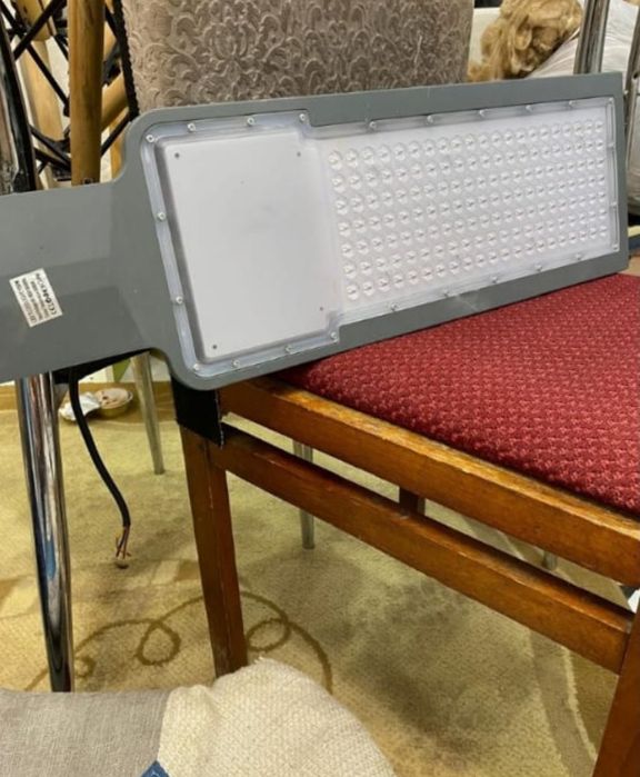 Продам уличный прожектор в хорошем состоянии