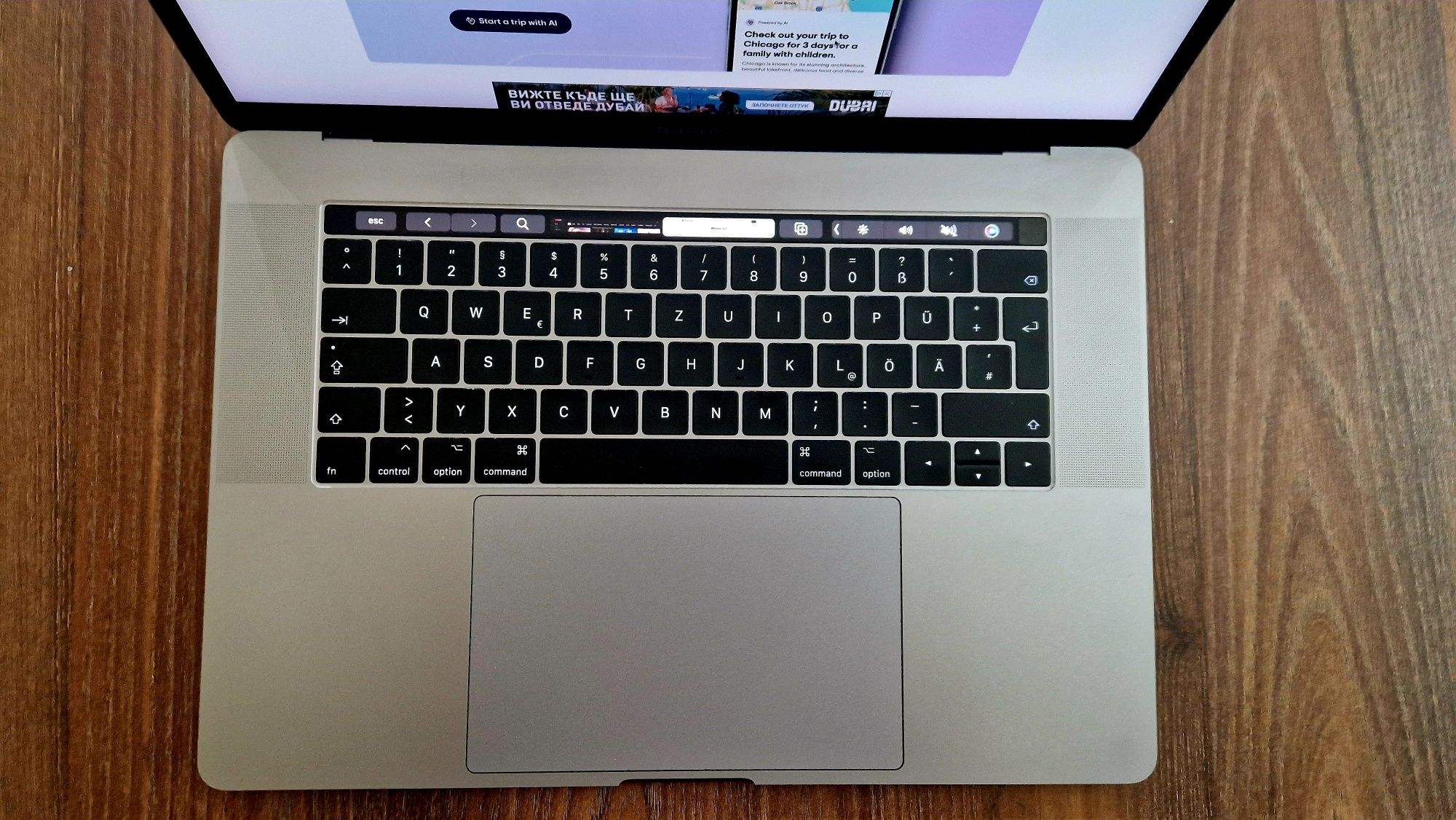 Apple MacBook Pro 15" (2017) Touch Bar Core i7 2,8 GHz, Finger